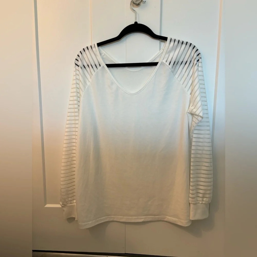 Amazon Women’s V-Neck Long Sleeve T-Shirt White Size L Stripe Sleeves - Picture 2 of 4